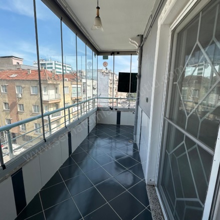 Cumhuriyet Mah. Turgutlu Satılık Daire |  3+1 Oda | 135M2 4.175.000Tl  Krediye Uygun  | 4. Kat | Doğalgaz(Kombi) | 2 Banyo | 1 Yatak Odası Resim-2