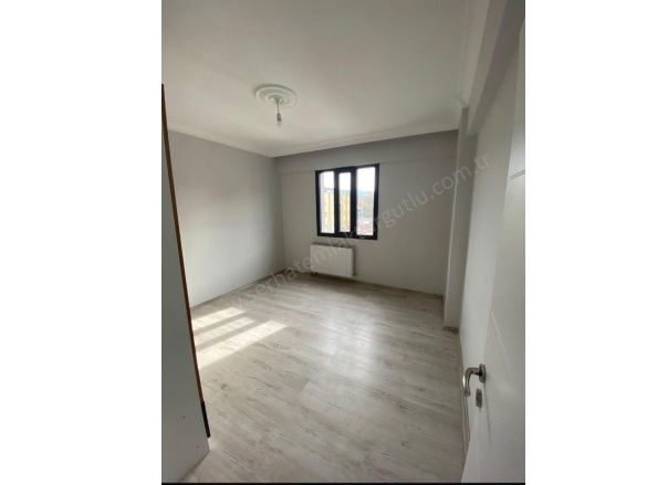 Şehitler Mah. Turgutlu Kiralık Daire |  2+1 Oda | 110M2 Aylık 25.000Tl | 3. Kat | Doğalgaz(Kombi) | 1 Banyo | 1 Yatak Odası Resim-3
