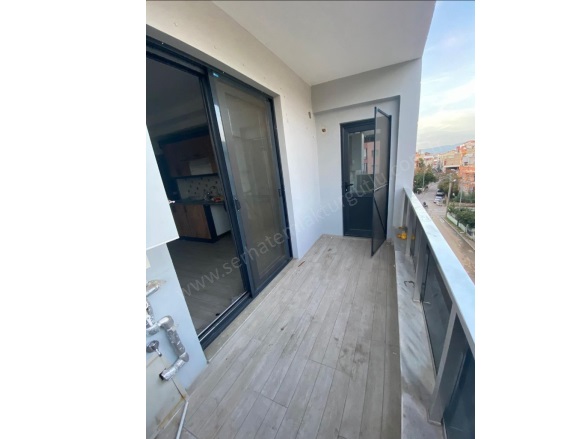 Şehitler Mah. Turgutlu Kiralık Daire |  2+1 Oda | 110M2 Aylık 25.000Tl | 3. Kat | Doğalgaz(Kombi) | 1 Banyo | 1 Yatak Odası Resim-4