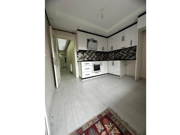 Yedi Eylül Mah. Turgutlu Satılık Daire |  2+1 Oda | 160M2 4.000.000Tl  Krediye Uygun  | 1. Kat | Doğalgaz(Kombi) | 1 Banyo | 1 Yatak Odası Resim-4