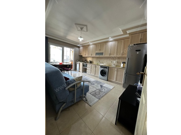 Cumhuriyet Mah. Turgutlu Satılık Daire |  3+1 Oda | 187M2 5.500.000Tl  Krediye Uygun  | 4. Kat | Doğalgaz(Kombi) | 2 Banyo | 1 Yatak Odası Resim-2