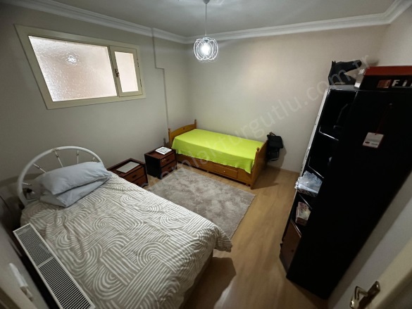 Cumhuriyet Mah. Turgutlu Satılık Daire |  3+1 Oda | 187M2 5.500.000Tl  Krediye Uygun  | 4. Kat | Doğalgaz(Kombi) | 2 Banyo | 1 Yatak Odası Resim-3