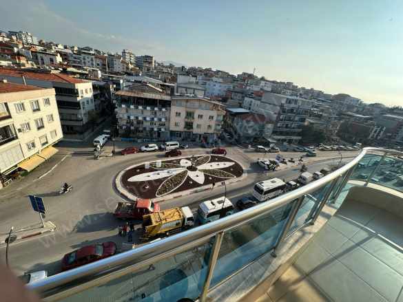Turgutlu Satılık Daire Selvilitepe Mah 135M2 3+1 Oda 6 Ara Kat Asansörlü Otoparklı Doğalgazlı 9 Yıllık D