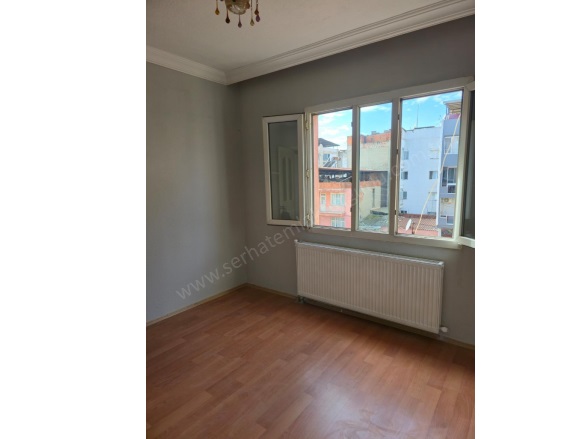 Yıldırım Mah. Turgutlu Satılık Daire |  3+1 Oda | 125M2 2.800.000Tl  Krediye Uygun  | 3. Kat | Doğalgaz(Kombi) | 1 Banyo | 1 Yatak Odası Resim-3