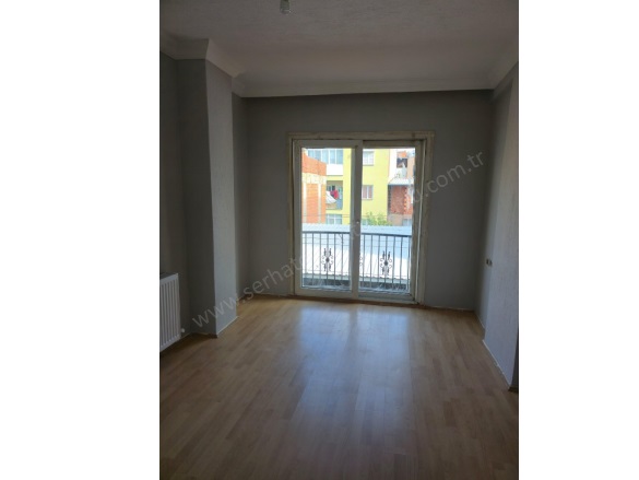 Yıldırım Mah. Turgutlu Satılık Daire |  3+1 Oda | 125M2 2.800.000Tl  Krediye Uygun  | 3. Kat | Doğalgaz(Kombi) | 1 Banyo | 1 Yatak Odası Resim-4