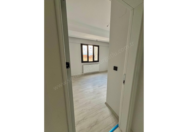 Turgutlar Mah. Turgutlu Satılık Daire |  2+1 Oda | 100M2 3.600.000Tl | 4. Kat | Doğalgaz(Kombi) | 1 Banyo | 1 Yatak Odası Resim-5