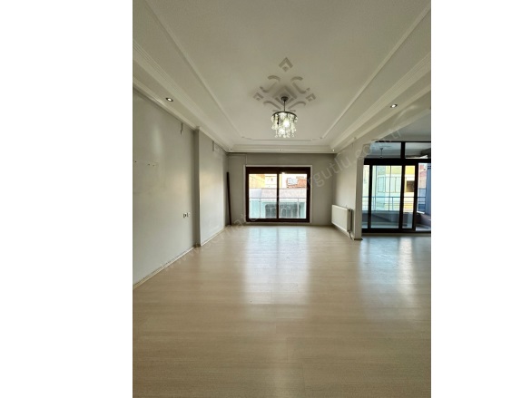 Cumhuriyet Mah. Turgutlu Satılık Daire |  3+1 Oda | 135M2 4.600.000Tl  Krediye Uygun  | 4. Kat | Doğalgaz(Kombi) | 1 Banyo | 1 Yatak Odası Resim-2