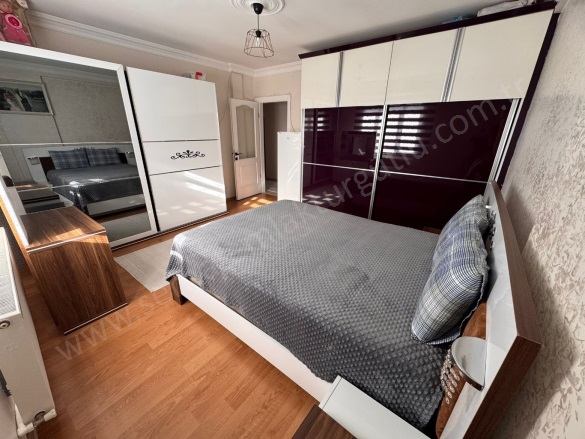 Yıldırım Mah. Turgutlu Satılık Daire |  3+1 Oda | 130M2 4.500.000Tl  Krediye Uygun  | 4. Kat | Doğalgaz(Kombi) | 1 Banyo | 1 Yatak Odası Resim-3