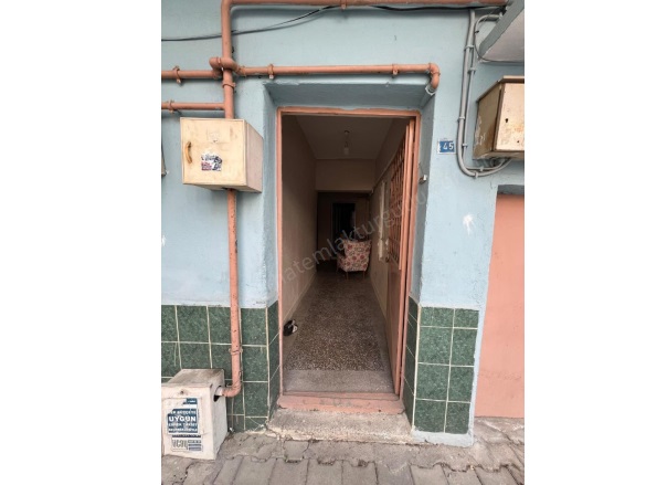 Yeni Mah. Turgutlu Satılık Daire |  3+1 Oda | 105M2 1.950.000Tl  Krediye Uygun  | Zemin Kat | Soba | 1 Banyo | 1 Yatak Odası Resim-3