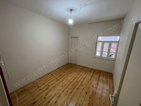 Yeni Mah. Turgutlu Satılık Daire |  3+1 Oda | 105M2 1.950.000Tl  Krediye Uygun  | Zemin Kat | Soba | 1 Banyo | 1 Yatak Odası Resim-5