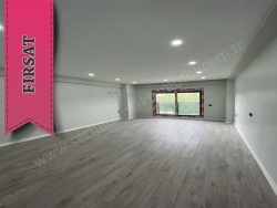 Turgutlu Yeni Mah. Satılık Daire 3+1 200 M2 | 1. Kat | Doğalgaz(Kombi) | 2 Banyo | 1 Yatak Odası