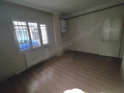 Turgutlu Acarlar Mah. Kiralık Daire 2+1 100 M2 | Zemin Kat | Doğalgaz(Kombi) | 1 Banyo | 1 Yatak Odası