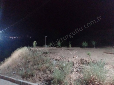 Turgutlu Satılık Tarla Bahçe Gökgedik Köyü 2 440M2 Dibinde Dere Akıyor Elektrik Ve Su Abonesi Kamelya Var Mah