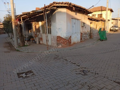 Turgutlu Satılık Müstakil Ev Urganlı Mah Avlulu Kerpiç 120M2 3 Kat İmarlı Köşe Konumda Abonelik Vardır 2+1