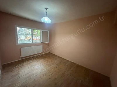 Turgutlu Kiralık Daire Mustafa Kemal Mah 2+1 Oda 120M2 Bahçeli Doğalgazlı Zemin Kat