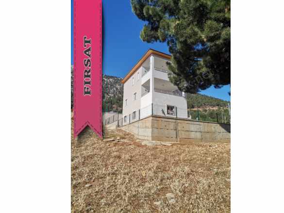 Pozantı Bozkırlıda Satılık Villa Sıfır Triplex Vılla Yenikonacık Mah