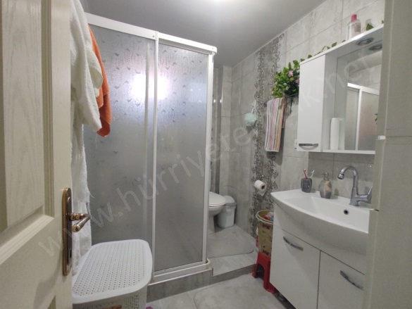 Yüzüncüyıl Mah. Çukurova Satılık Daire |  3+1 Oda | 150M2 3.300.000Tl | 3. Kat | Doğalgaz(Kombi) | 1 Banyo | 1 Yatak Odası Resim-3
