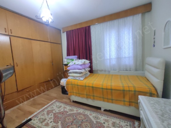 Yüzüncüyıl Mah. Çukurova Satılık Daire |  3+1 Oda | 150M2 3.300.000Tl | 3. Kat | Doğalgaz(Kombi) | 1 Banyo | 1 Yatak Odası Resim-4
