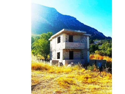 Adana İli Pozantı İlçesinde Geniş Arsa İçerisnde Manzaraya Hakim Kabası Bitmiş Evi Satılık Villa Yenikonacık Mah