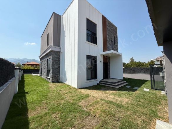 Düzlerçamı Mah. Döşemealtı Satılık Villa |  4+1 Oda | 380M2 15.500.000Tl | Villa | Yerden Isıtma | 3 Banyo | 4 Yatak Odası Resim-3