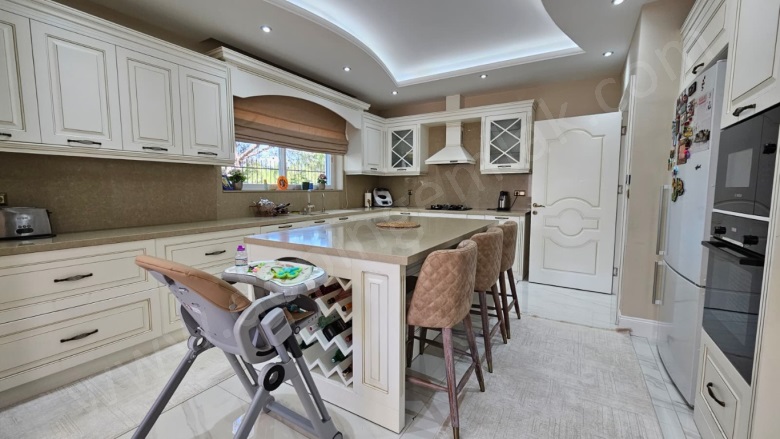 Yeşilbayır Mah. Döşemealtı Satılık Villa |  4+1 Oda | 640M2 32.000.000Tl  Krediye Uygun  | Villa | Yerden Isıtma | 4 Banyo | 4 Yatak Odası Resim-3