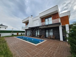 Döşemealtı Orta Mah. Satılık Villa 4+1 500 M2 | Villa | Yerden Isıtma | 3 Banyo | 4 Yatak Odası