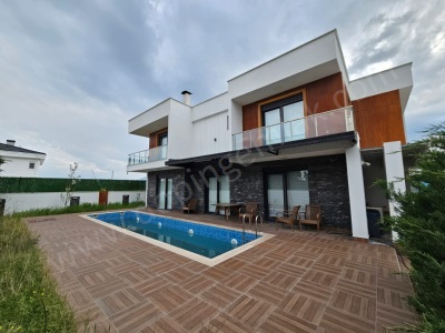 Antalya Döşemealtı Orta Mahallede Satılık Villa 4+1 Mah