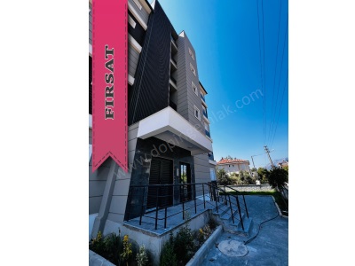 Doping Emlak Güvencesiyle – Yeni Ve Modern 1+1 Doğalgazlı Asansörlü Açık Otoparklı Satılık Daire Döşemealtı Yeniköy Mah