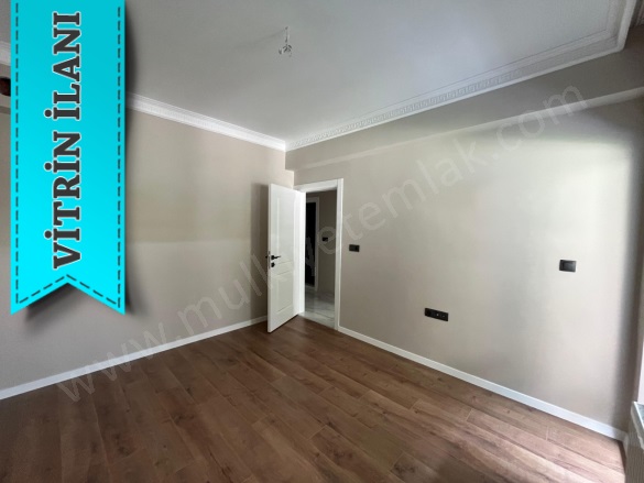 100.Yıl Mah. Gönen Satılık Daire |  3+1 Oda | 150M2 4.700.000Tl | Yüksek Giriş | Doğalgaz(Kombi) | 2 Banyo | 1 Yatak Odası Resim-3