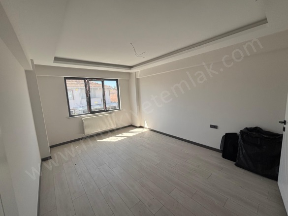 Karşıyaka Mah. Gönen Satılık Daire |  2+1 Oda | 110M2 2.900.000Tl  Krediye Uygun  | 3. Kat | Doğalgaz(Kombi) | 2 Banyo | 1 Yatak Odası Resim-4