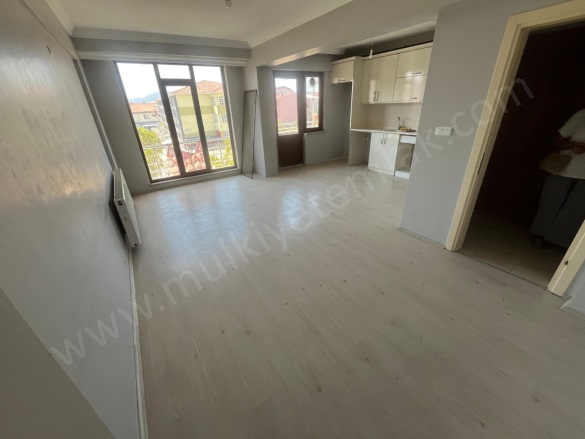 100.Yıl Mah. Gönen Satılık Daire |  4+1 Oda | 160M2 3.250.000Tl | 3. Kat | Doğalgaz(Kombi) | 2 Banyo | 1 Yatak Odası Resim-1