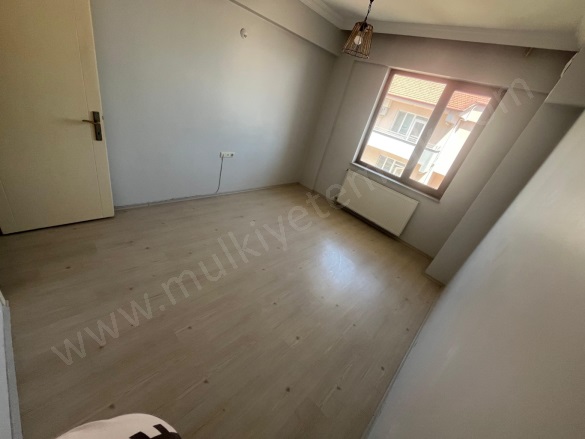 100.Yıl Mah. Gönen Satılık Daire |  4+1 Oda | 160M2 3.250.000Tl | 3. Kat | Doğalgaz(Kombi) | 2 Banyo | 1 Yatak Odası Resim-2