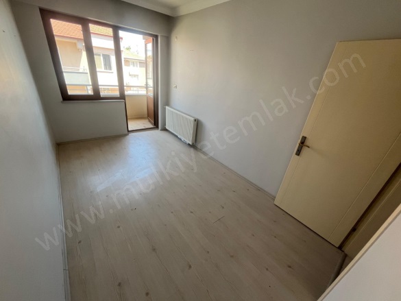 100.Yıl Mah. Gönen Satılık Daire |  4+1 Oda | 160M2 3.250.000Tl | 3. Kat | Doğalgaz(Kombi) | 2 Banyo | 1 Yatak Odası Resim-5