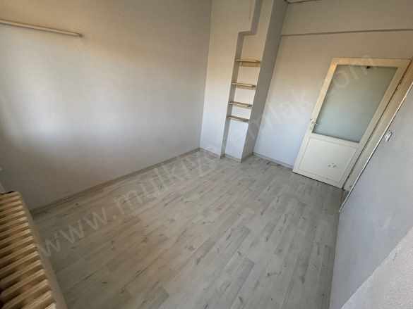 Kurtuluş Mahallesi Pazar Cadde Satılık Daire 3+1 Gönen
