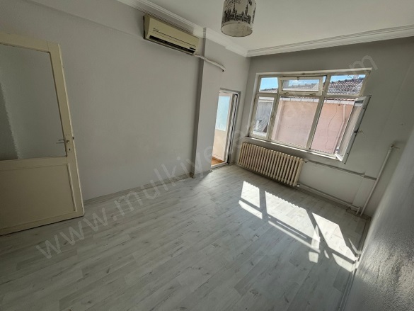 Kurtuluş Mah. Gönen Satılık Daire |  3+1 Oda | 125M2 1.950.000Tl | 4. Kat | Jeotermal | 1 Banyo | 1 Yatak Odası Resim-4