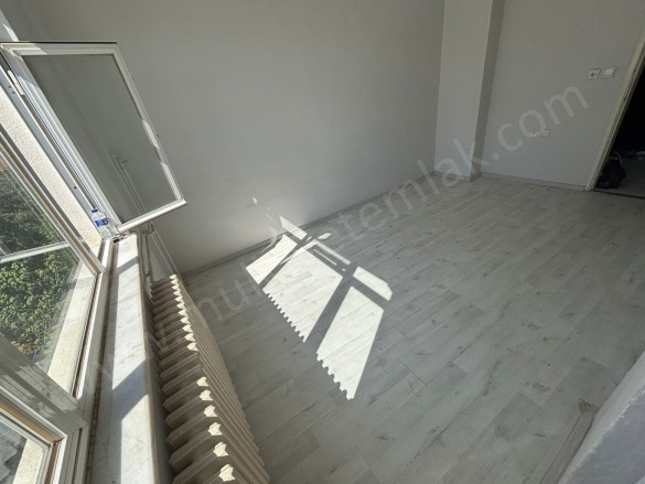 Kurtuluş Mah. Gönen Satılık Daire |  3+1 Oda | 125M2 1.950.000Tl | 4. Kat | Jeotermal | 1 Banyo | 1 Yatak Odası Resim-5