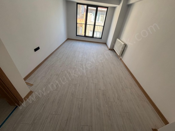 100.Yıl Mah. Gönen Satılık Daire |  2+1 Oda | 95M2 3.300.000Tl | 3. Kat | Doğalgaz(Kombi) | 1 Banyo | 1 Yatak Odası Resim-2