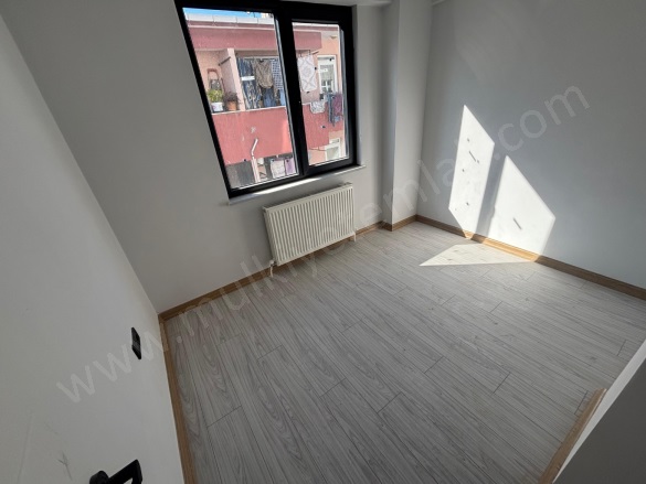 100.Yıl Mah. Gönen Satılık Daire |  2+1 Oda | 95M2 3.300.000Tl | 3. Kat | Doğalgaz(Kombi) | 1 Banyo | 1 Yatak Odası Resim-3