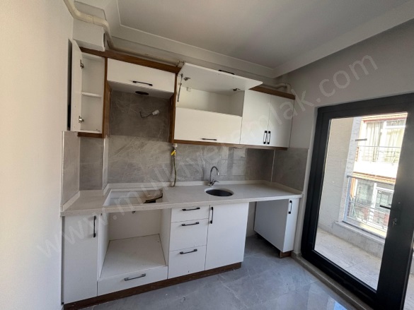 100.Yıl Mah. Gönen Satılık Daire |  2+1 Oda | 95M2 3.300.000Tl | 3. Kat | Doğalgaz(Kombi) | 1 Banyo | 1 Yatak Odası Resim-5