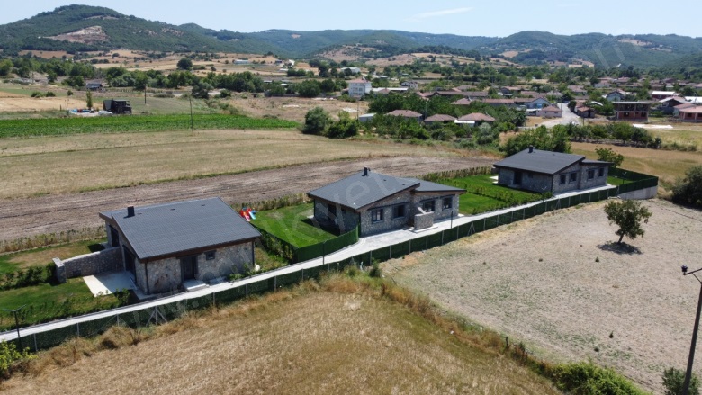 Tütüncü Mah. Gönen Satılık Villa |  2+1 Oda | 250M2 3.950.000Tl  Krediye Uygun  | Villa | Isı Pompası | 1 Banyo | 1 Yatak Odası Resim-2