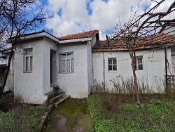 Gönen Sarıköy Mah. Satılık Müstakil Ev 2+1 470 M2 | Soba | 1 Yatak Odası