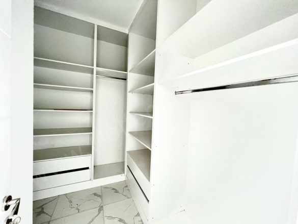 Merkez Girne Satılık Villa |  4+1 Oda | 270M2 370.000£  Krediye Uygun  | Klima | 2 Banyo | 2 Yatak Odası Resim-5