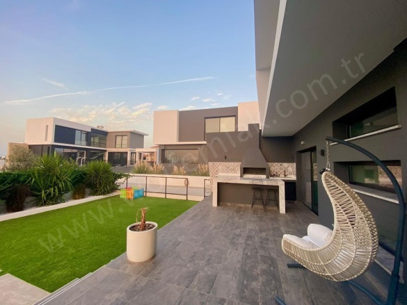 Merkez Gazimağusa Satılık Villa |  8+ Oda | 550M2 700.000£  Krediye Uygun  Eşyalı  | Klima | 3 Banyo | 3 Yatak Odası Resim-4