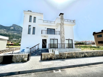 Girne Karşıyakada Satılık Villa 4+1 Merkez