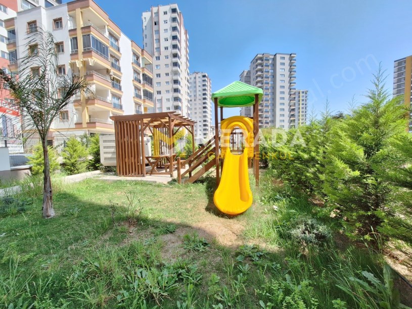 TECEDE SİTE İÇİNDE EBEVEYN BANYOLU AÇIK MUTFAK 3+1
