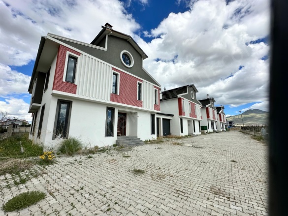 Yarımca Mah. Aziziye Satılık Villa |  6+1 Oda | 450M2 10.950.000Tl  Krediye Uygun  | Dubleks | Doğalgaz(Kombi) | 3 Banyo Resim-1