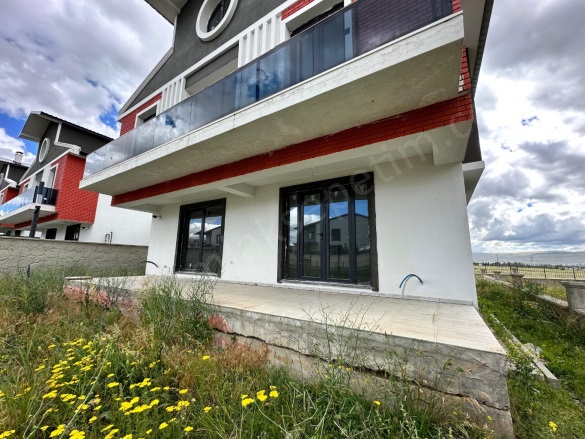 Yarımca Mah. Aziziye Satılık Villa |  6+1 Oda | 450M2 10.950.000Tl  Krediye Uygun  | Dubleks | Doğalgaz(Kombi) | 3 Banyo Resim-2