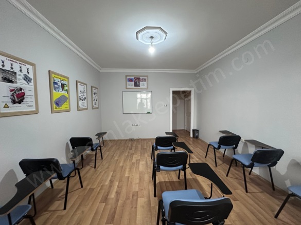 Müftü Solakzade Mah. Palandöken Satılık Daire |  4+1 Oda | 235M2 3.500.000Tl  Krediye Uygun  | 1. Kat | Doğalgaz(Kombi) | 1 Banyo Resim-3