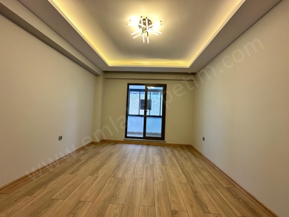 Üniversite Mah. Yakutiye Satılık Daire |  4+1 Oda | 198M2 6.600.000Tl  Krediye Uygun  | 3. Kat | Merkezi Isınma | 2 Banyo Resim-4