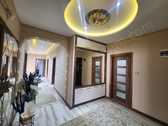 Ömer Nasuhi Bilmen Mah. Yakutiye Satılık Daire |  4+1 Oda | 220M2 5.600.000Tl  Krediye Uygun  | 7. Kat | Doğalgaz(Kombi) | 2 Banyo Resim-2